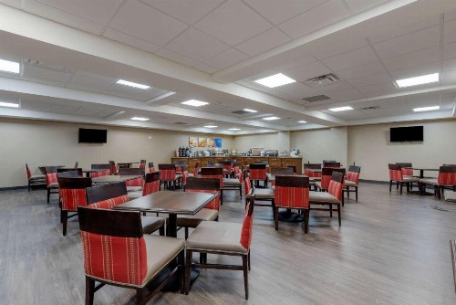 Comfort Inn The Pointe - image 42