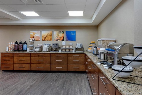 Comfort Inn The Pointe - image 50