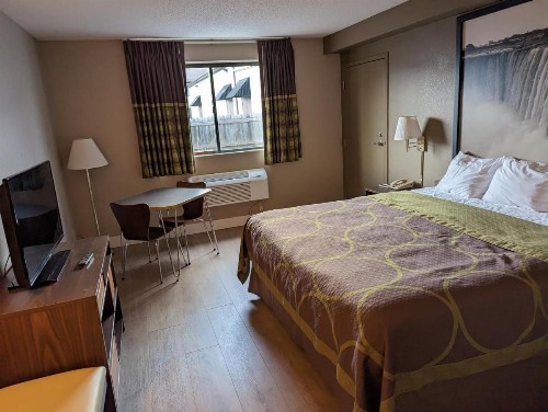 Super 8 by Wyndham Niagara Falls - image 14