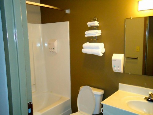 Super 8 by Wyndham Niagara Falls - image 22