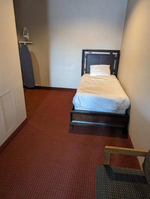 Super 8 by Wyndham Niagara Falls - image 33