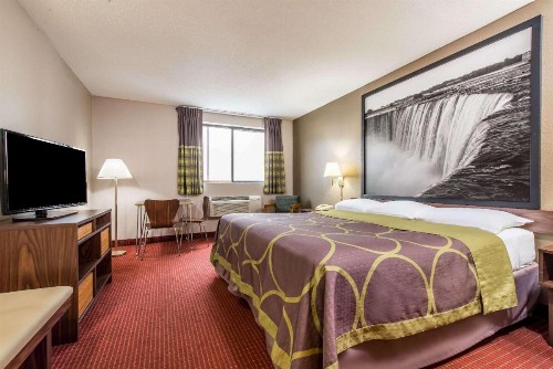 Super 8 by Wyndham Niagara Falls - image 7