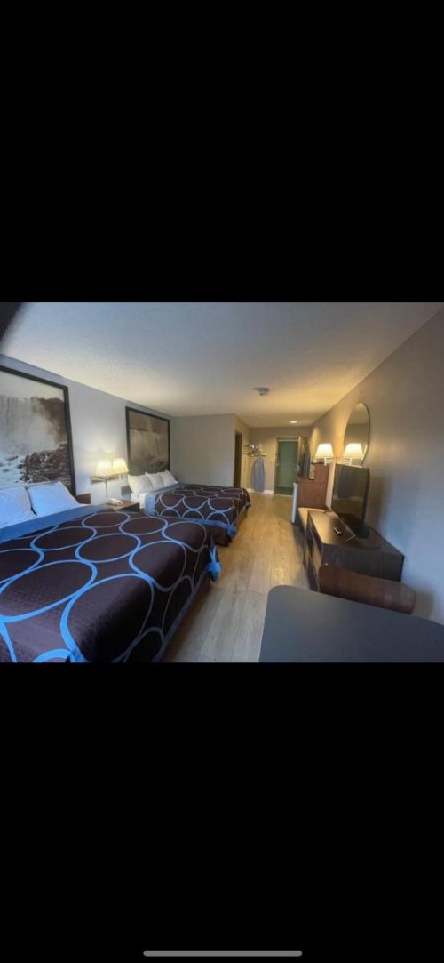 Super 8 by Wyndham Niagara Falls - image 8