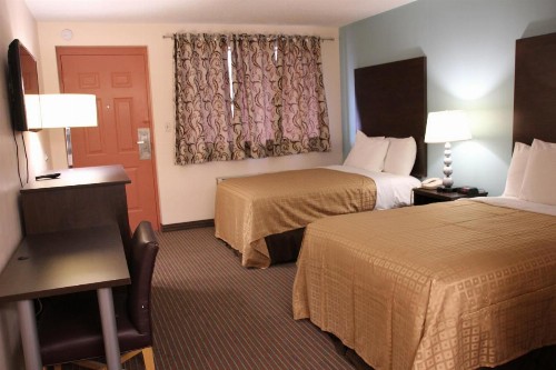 Sterling Inn near IAG Airport - image 11