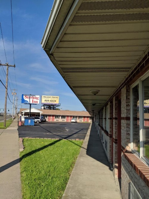 Sterling Inn near IAG Airport - image 19