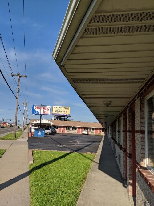 Sterling Inn near IAG Airport - image 21