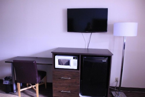 Sterling Inn near IAG Airport - image 3