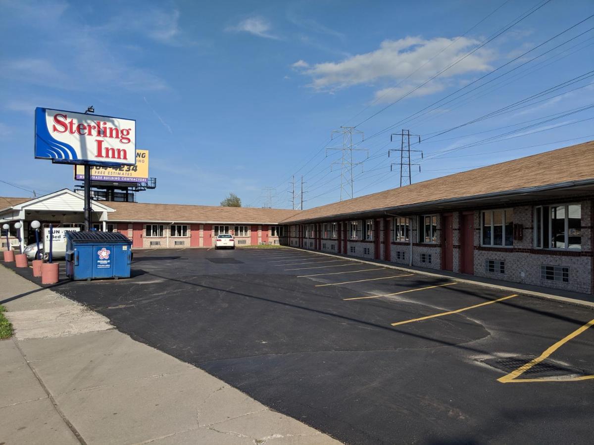 Sterling Inn near IAG Airport - image 4
