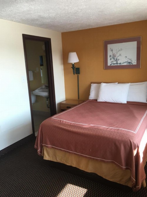 Caravan Motel - image 10