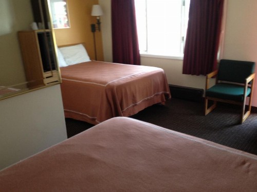 Caravan Motel - image 11