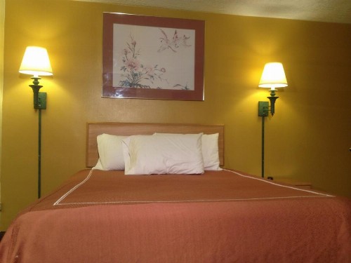Caravan Motel - image 22