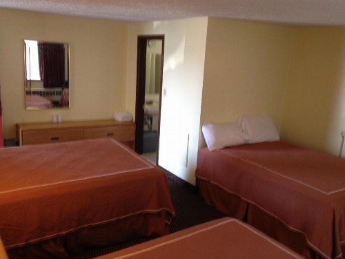 Caravan Motel - image 33