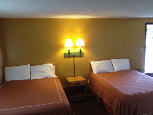 Caravan Motel - image 40