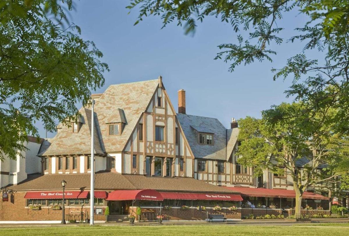 Red Coach Inn - image 2