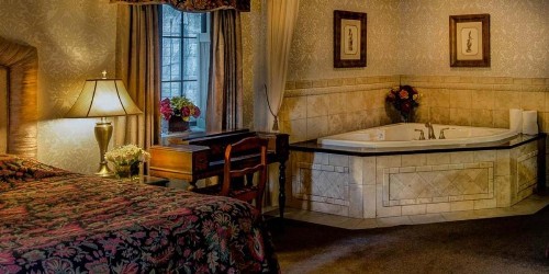 Red Coach Inn - image 40