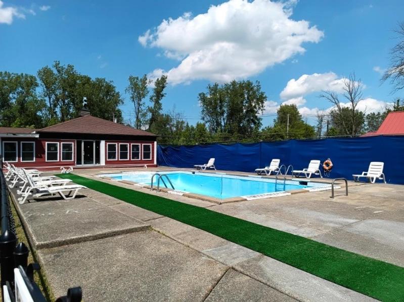 Anchor Motel - image 5
