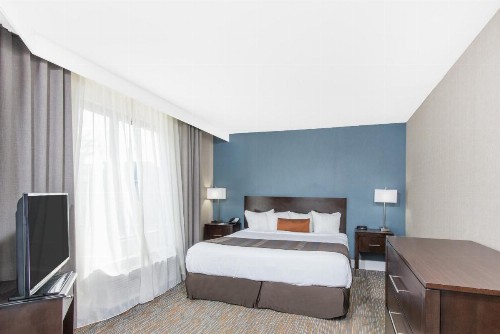 Wingate by Wyndham Niagara Falls - image 12