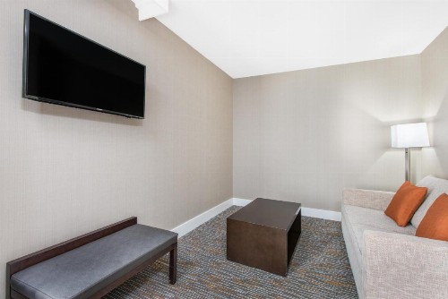 Wingate by Wyndham Niagara Falls - image 15