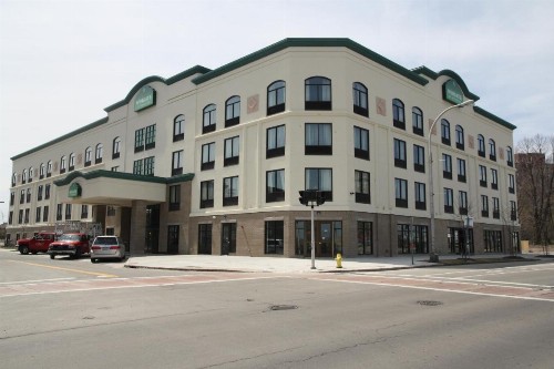 Wingate by Wyndham Niagara Falls - image 16