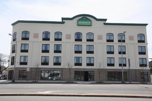 Wingate by Wyndham Niagara Falls - image 17