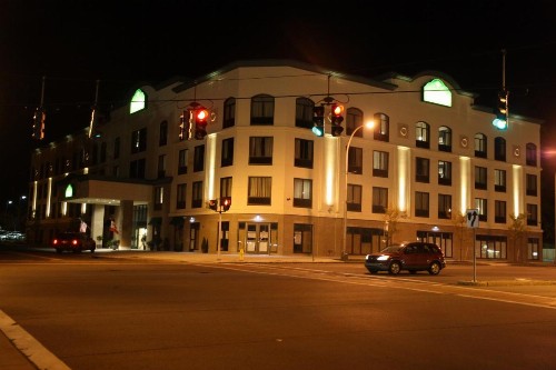 Wingate by Wyndham Niagara Falls - image 22