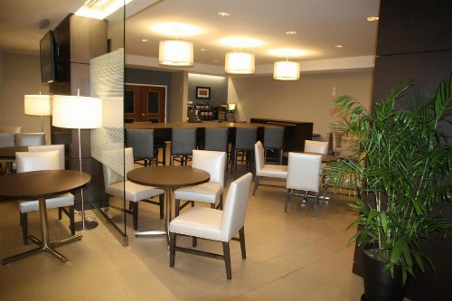 Wingate by Wyndham Niagara Falls - image 36