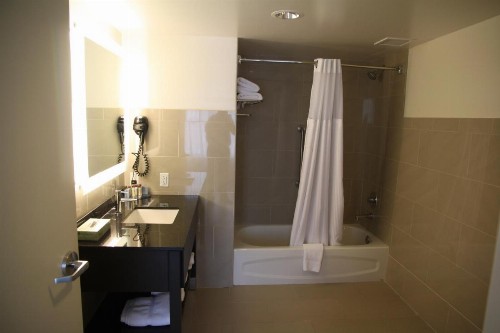 Wingate by Wyndham Niagara Falls - image 6