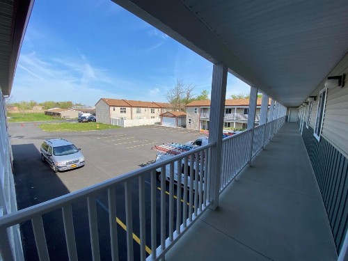 Stay Inn and Suites - image 31