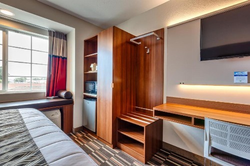 Microtel Inn & Suites by Wyndham Niagara Falls - image 23