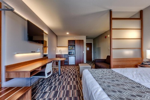Microtel Inn & Suites by Wyndham Niagara Falls - image 29