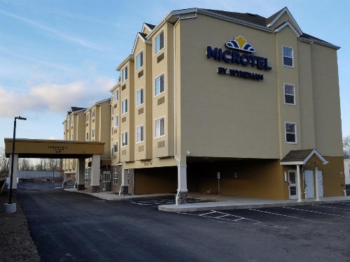 Microtel Inn & Suites by Wyndham Niagara Falls - image 35