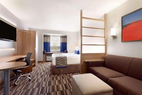 Microtel Inn & Suites by Wyndham Niagara Falls - image 36