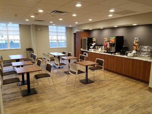 Microtel Inn & Suites by Wyndham Niagara Falls - image 43