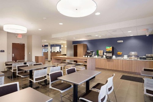Microtel Inn & Suites by Wyndham Niagara Falls - image 48