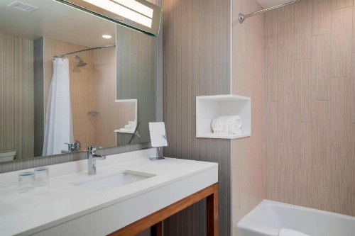 Courtyard by Marriott Niagara Falls USA - image 17