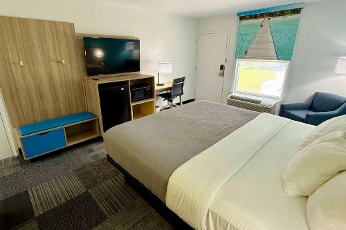 Quality Inn At Eglin AFB - image 11