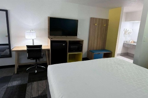 Quality Inn At Eglin AFB - image 17