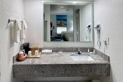 Quality Inn At Eglin AFB - image 23