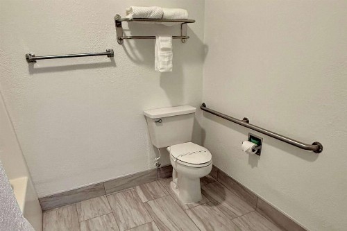Quality Inn At Eglin AFB - image 28