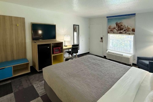 Quality Inn At Eglin AFB - image 4