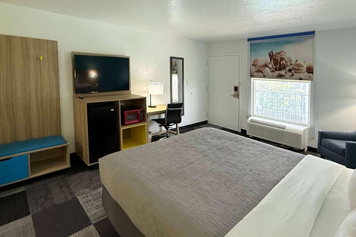 Quality Inn At Eglin AFB - image 4