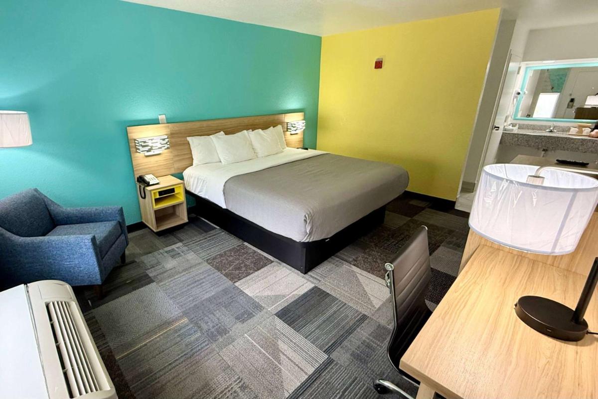 Quality Inn At Eglin AFB - image 7
