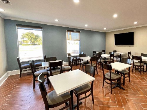 Days Inn by Wyndham Niceville/Eglin Air Force Base - image 10