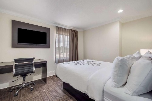 Days Inn by Wyndham Niceville/Eglin Air Force Base - image 12