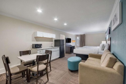Days Inn by Wyndham Niceville/Eglin Air Force Base - image 16