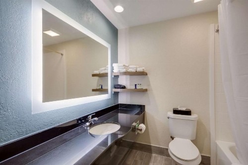 Days Inn by Wyndham Niceville/Eglin Air Force Base - image 5