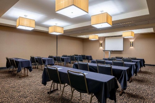 Cambria Hotel Noblesville Indianapolis - image 17