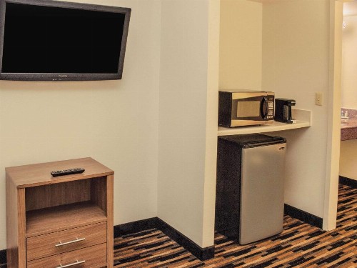 Quality Suites Lake Wright Norfolk Airport - image 12