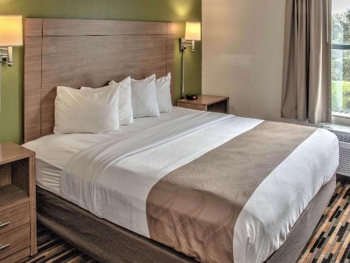 Quality Suites Lake Wright Norfolk Airport - image 14