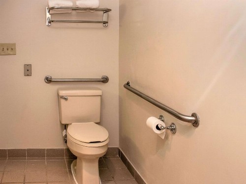 Quality Suites Lake Wright Norfolk Airport - image 16